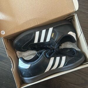Samba Classic J, size 13.5 kids